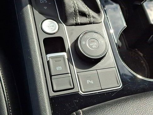 Certified 2023 Volkswagen Atlas SE w/ Panoramic Sunroof Package image 29