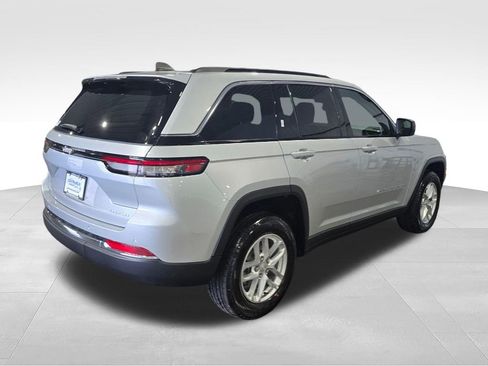 New 2026 Jeep Grand Cherokee Laredo w/ Trailer Tow Package AWD/4WD image 7