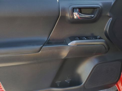 Used 2022 Toyota Tacoma TRD Off-Road w/ Technology Package image 19