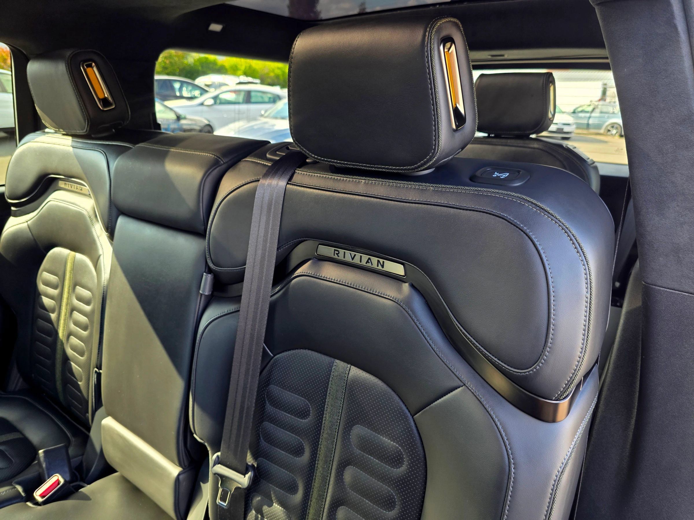 Used 2025 Rivian R1S Adventure Dual AWD/4WD image 53