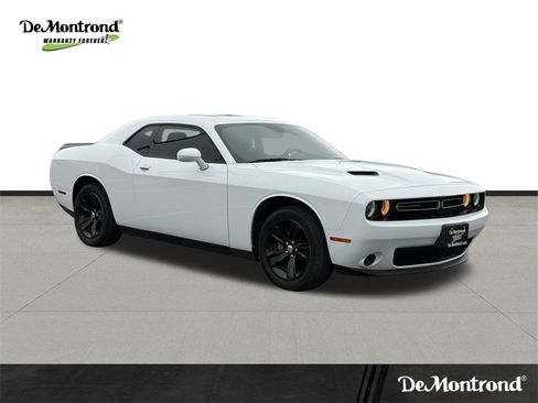Used 2023 Dodge Challenger SXT image 3