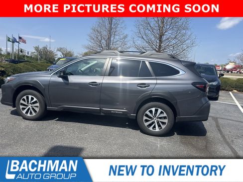 Used 2025 Subaru Outback Premium image 9