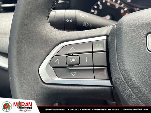 Used 2023 Jeep Compass Latitude AWD/4WD image 24