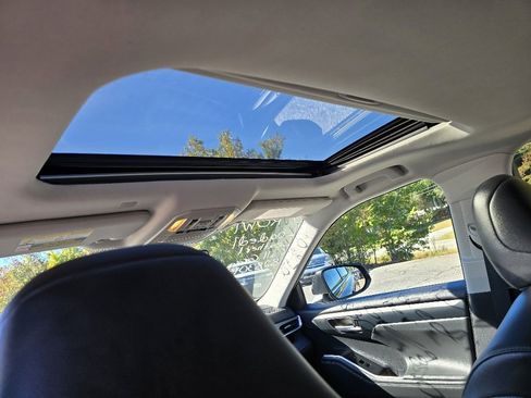 Used 2021 Toyota Highlander XLE image 7