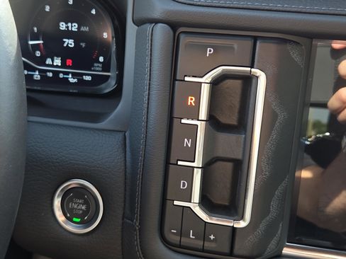 Used 2024 GMC Yukon Denali w/ Advanced Technology Package AWD/4WD image 25