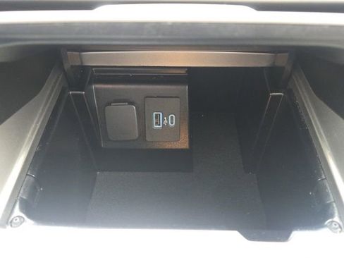 Used 2021 Ford Explorer XLT w/ Equipment Group 202A AWD/4WD image 34