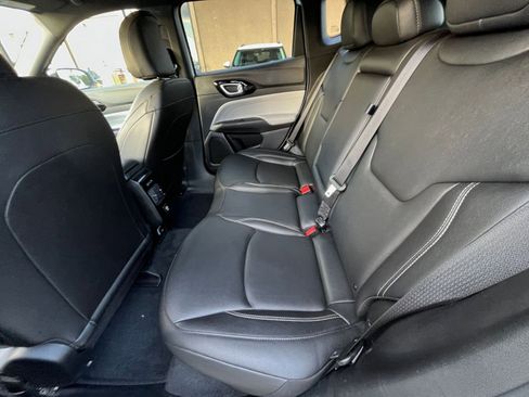 Used 2025 Jeep Compass Limited image 27