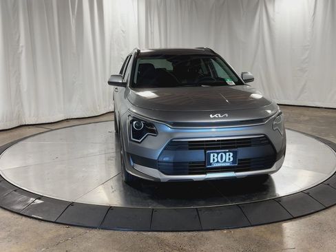 Certified 2025 Kia Niro LX image 4
