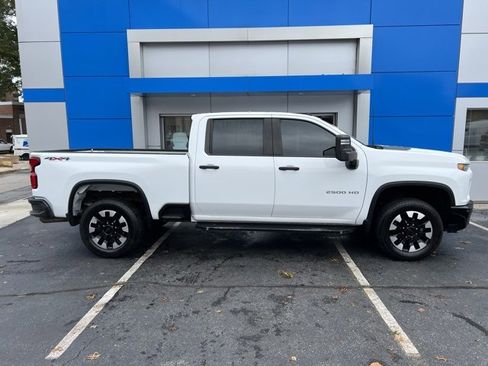 Used 2020 Chevrolet Silverado 2500 Custom w/ Custom Convenience Package image 4