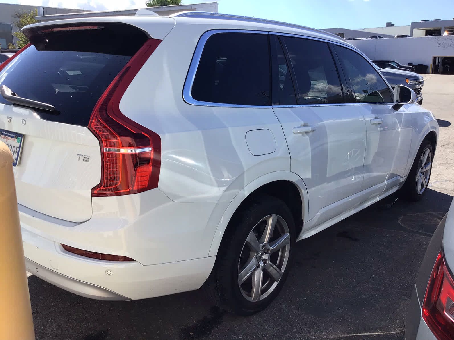 Used 2022 Volvo XC90 T5 Momentum FWD image 4