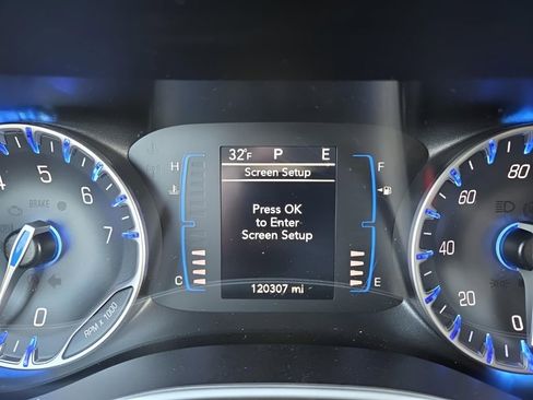 Used 2024 Chrysler Voyager LX image 16