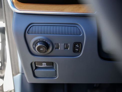 Used 2024 Jeep Grand Wagoneer Series III image 15