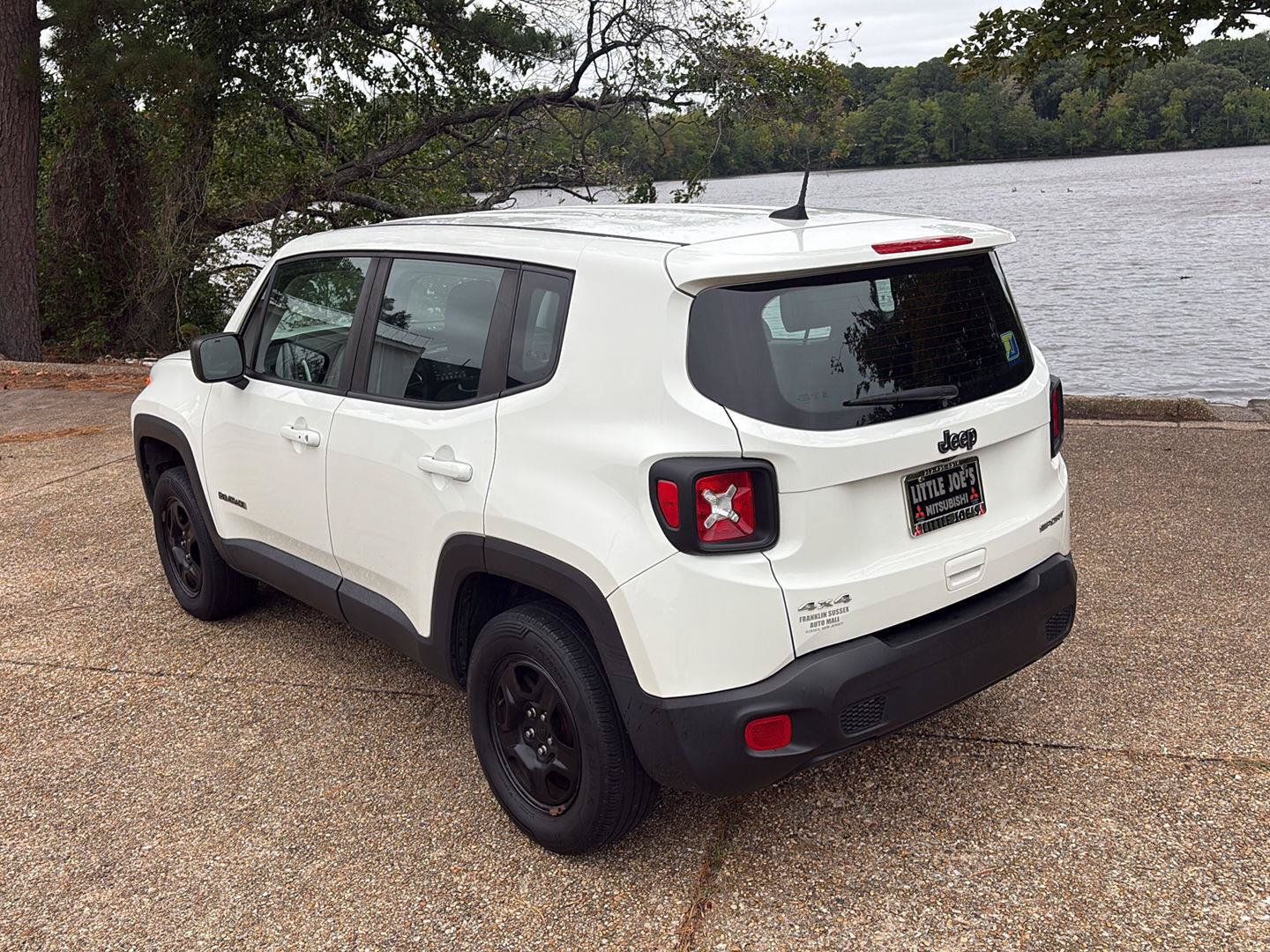 Used 2019 Jeep Renegade Sport w/ UConnect 7.0 Group AWD/4WD image 9