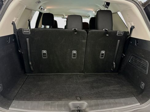 Used 2025 Nissan Pathfinder SV image 30