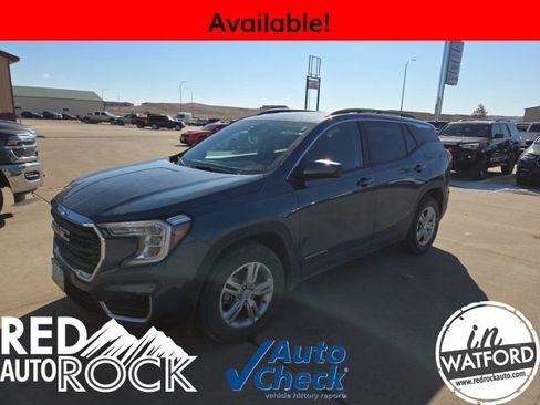 Used 2024 GMC Terrain SLE w/ Driver Convenience Package image 2