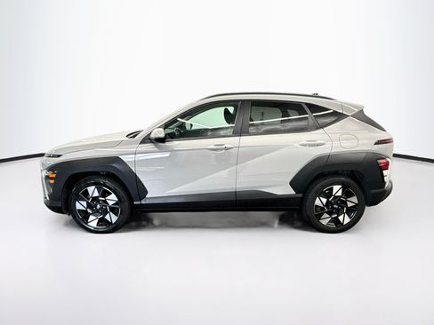 Used 2025 Hyundai Kona SEL FWD image 4
