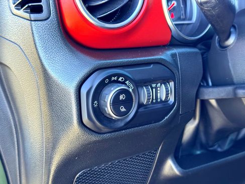 Used 2022 Jeep Gladiator Rubicon image 15