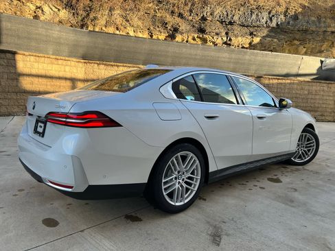 Used 2025 BMW 530i xDrive 530i xDrive w/ Premium Package image 3