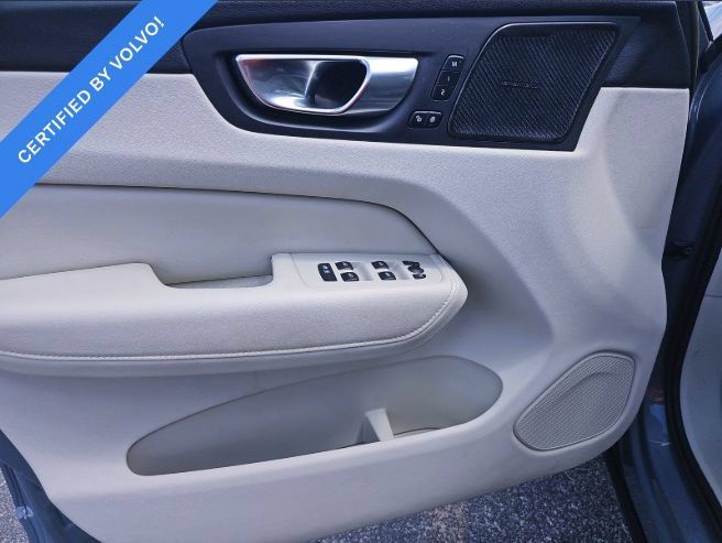 Used 2023 Volvo XC60 B5 Ultimate w/ Protection Package Premier FWD image 5