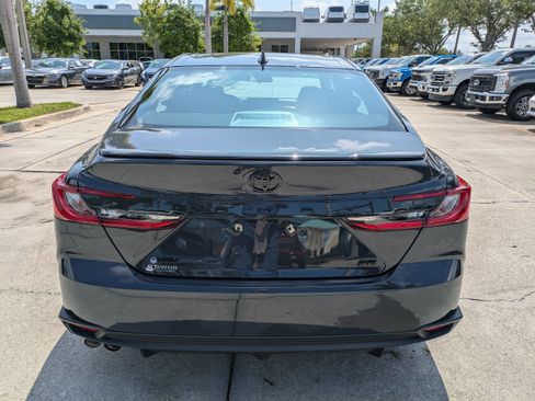 Used 2025 Toyota Camry SE FWD image 5
