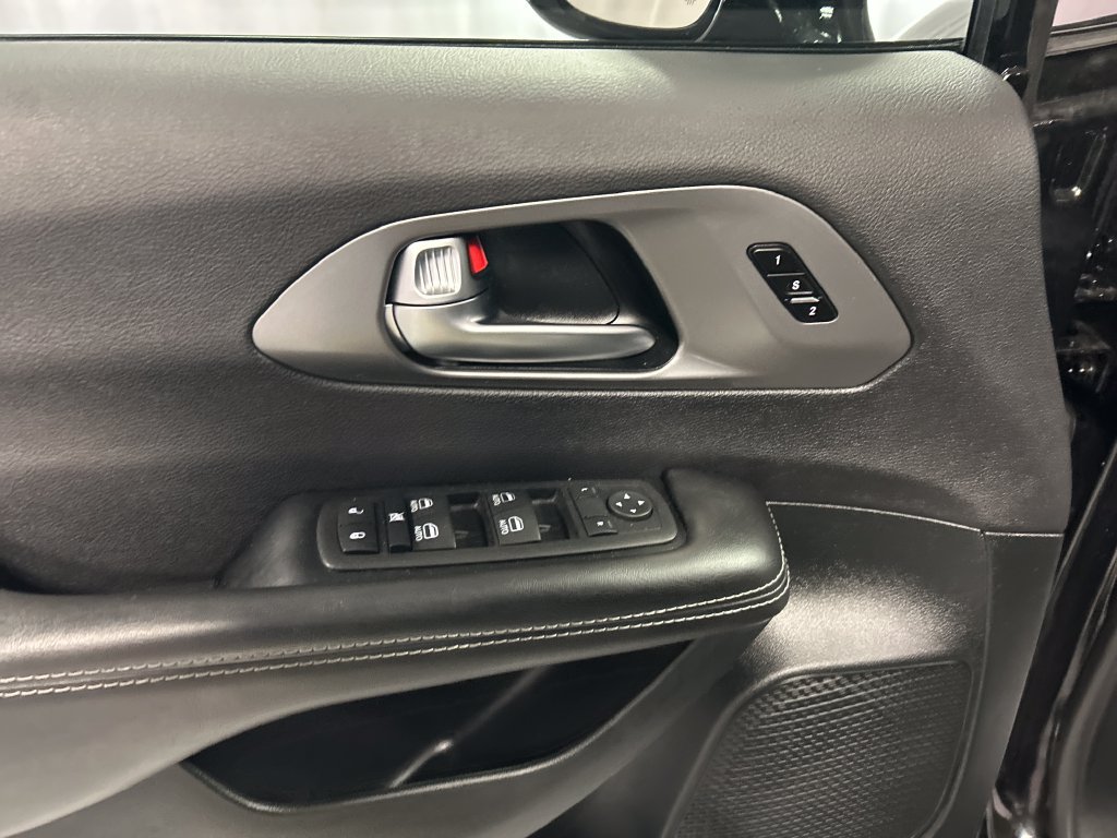 Used 2026 Chrysler Pacifica Select w/ S Appearance Package FWD image 14