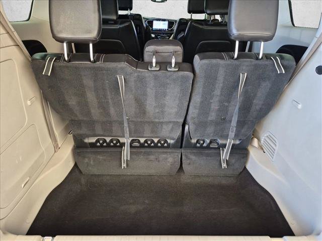 Used 2022 Chrysler Pacifica Touring-L w/ Uconnect Theater Family Group FWD image 6