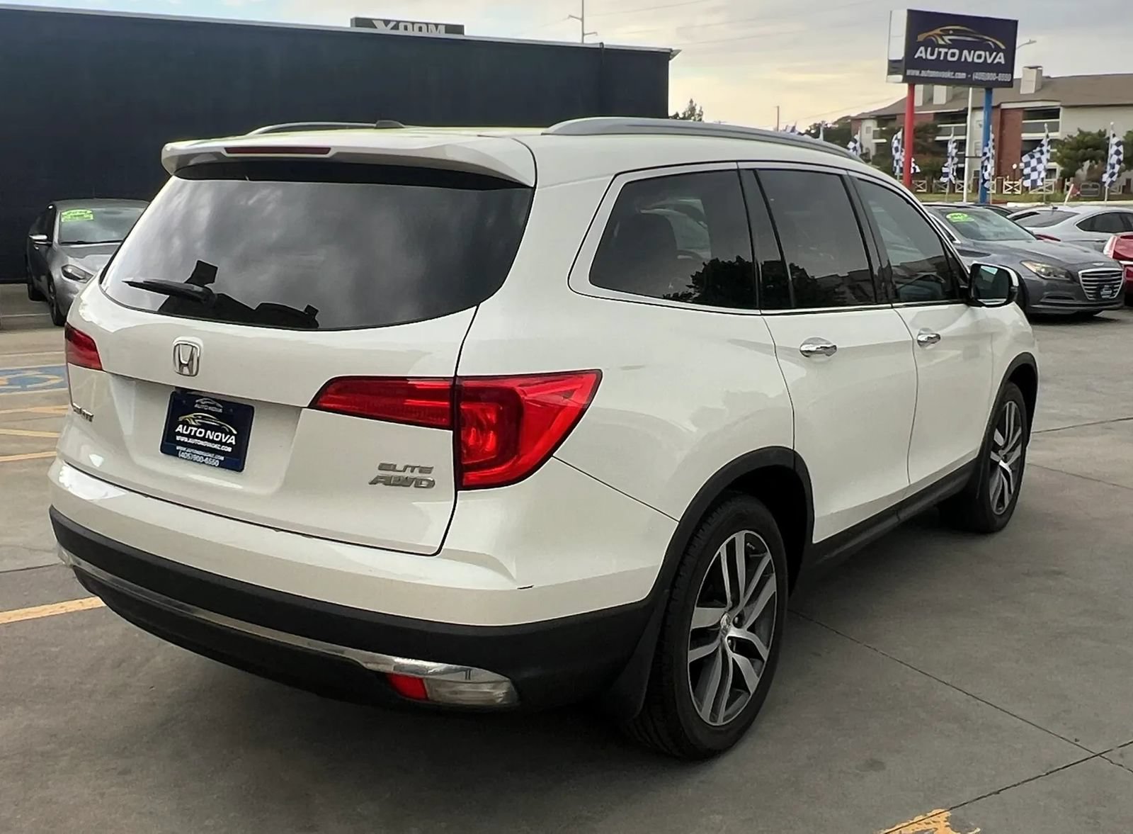 Used 2017 Honda Pilot Elite image 11