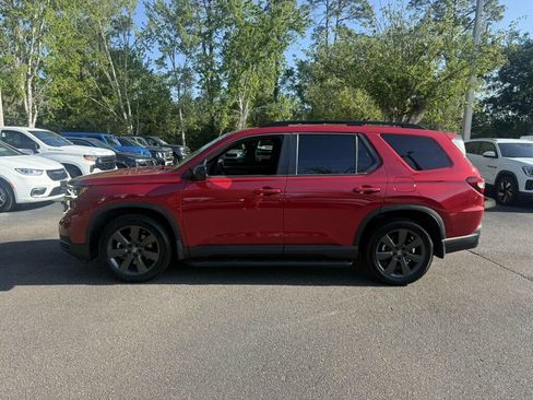 Used 2024 Honda Pilot Sport image 2