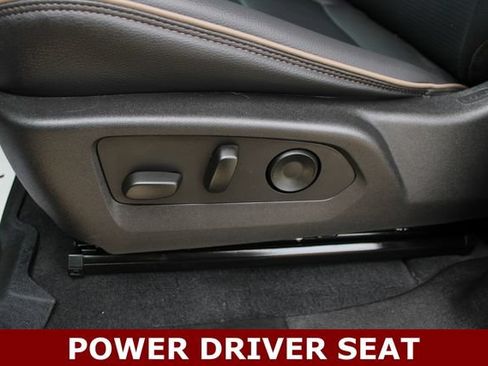 Used 2025 GMC Canyon Denali AWD/4WD image 4