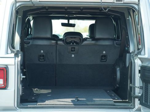 Used 2020 Jeep Wrangler Unlimited Sahara AWD/4WD image 20