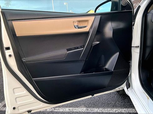 Used 2016 Toyota Corolla LE image 21