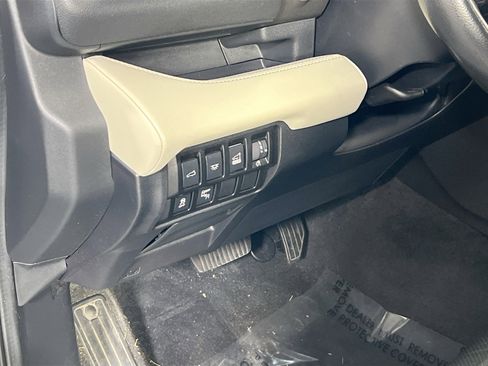 Used 2022 Subaru Ascent Limited w/ Technology Package image 10