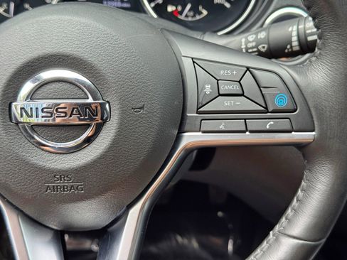 Used 2019 Nissan Rogue SV w/ Premium Package FWD image 22