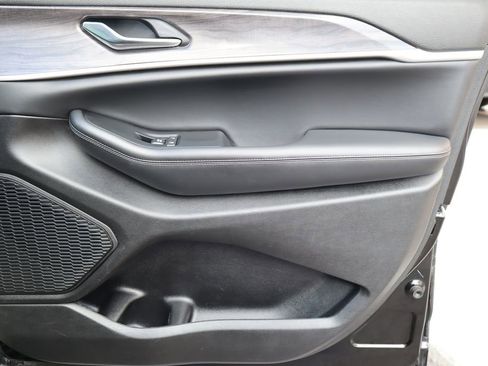 Used 2023 Jeep Grand Cherokee L Limited image 25