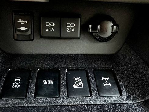 Used 2019 Toyota Highlander XLE w/ Protection Package #3 AWD/4WD image 38