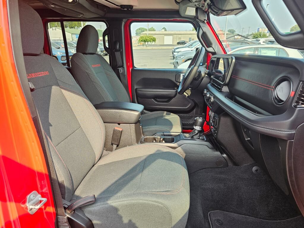 Used 2024 Jeep Wrangler Unlimited Rubicon AWD/4WD image 16