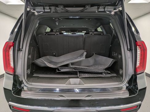 Used 2023 GMC Yukon SLT w/ SLT Luxury Package image 23