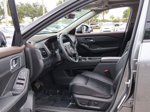 Used 2023 Nissan Rogue Platinum w/ Platinum Premium Package FWD image 32