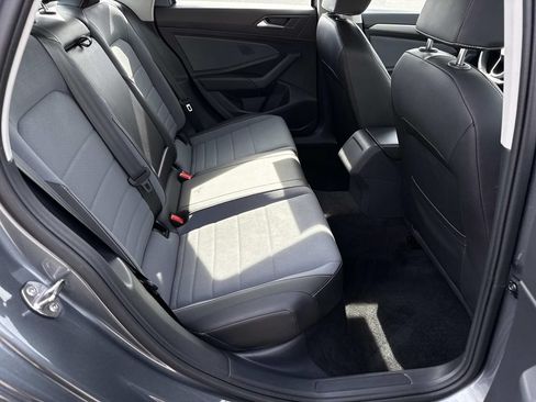 Used 2025 Volkswagen Jetta SE FWD image 21