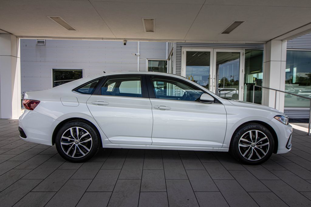 Certified 2026 Volkswagen Jetta SE FWD image 3