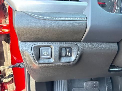 Used 2023 GMC Acadia SLE FWD image 25