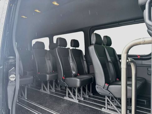 Used 2024 Mercedes-Benz Sprinter 3500 image 9
