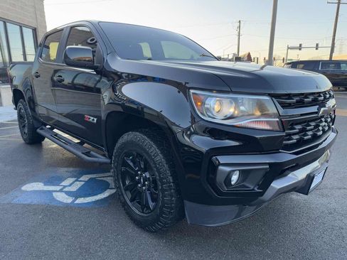 Used 2021 Chevrolet Colorado Z71 w/ Z71 Midnight Edition image 3