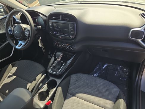 Certified 2023 Kia Soul LX w/ LX Technology Package FWD image 11