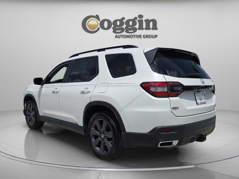 Used 2023 Honda Pilot Sport image 3