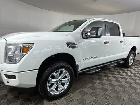 Used 2022 Nissan Titan SV w/ SV Convenience Package AWD/4WD image 6