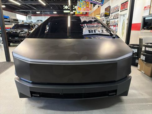 Used 2025 Tesla Cybertruck AWD Crew Cab image 2
