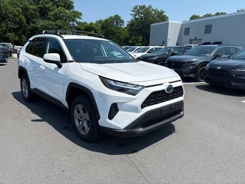 Used 2023 Toyota RAV4 LE AWD/4WD image 4