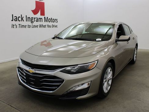 Used 2024 Chevrolet Malibu LT image 2