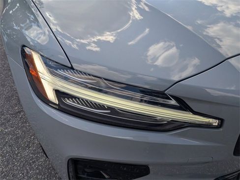 Used 2024 Volvo S60 B5 Core image 10